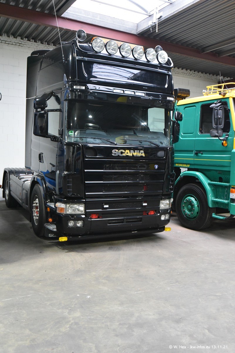 20211113-Tom-Holding-00018.jpg 20211113-Tom-Holding-00018.jpg