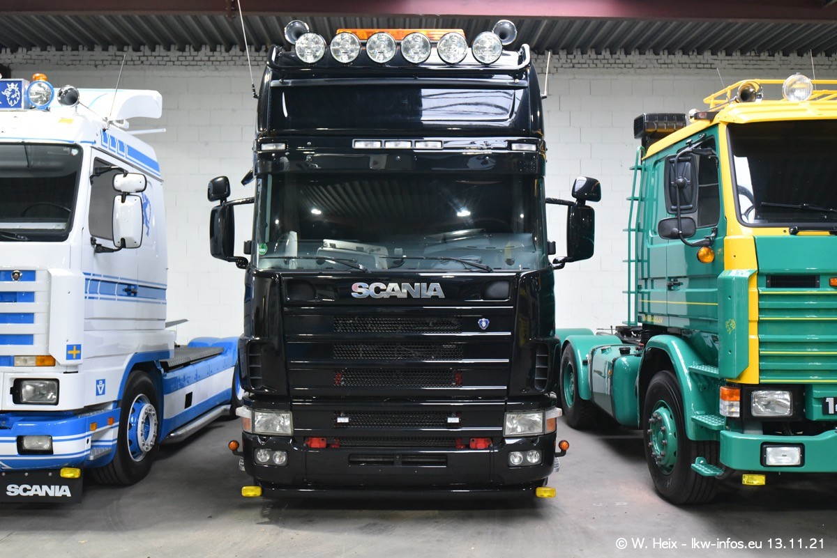 20211113-Tom-Holding-00019.jpg 20211113-Tom-Holding-00019.jpg