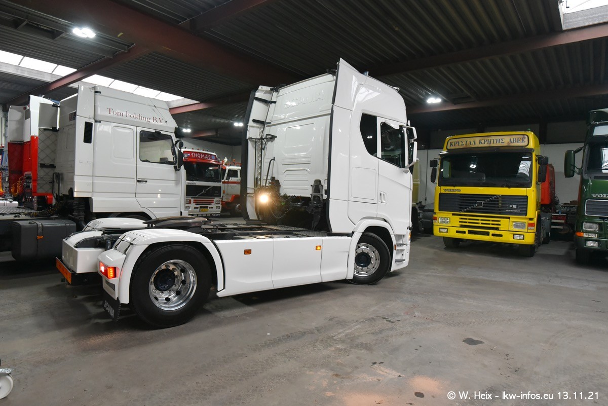 20211113-Tom-Holding-00062.jpg 20211113-Tom-Holding-00062.jpg