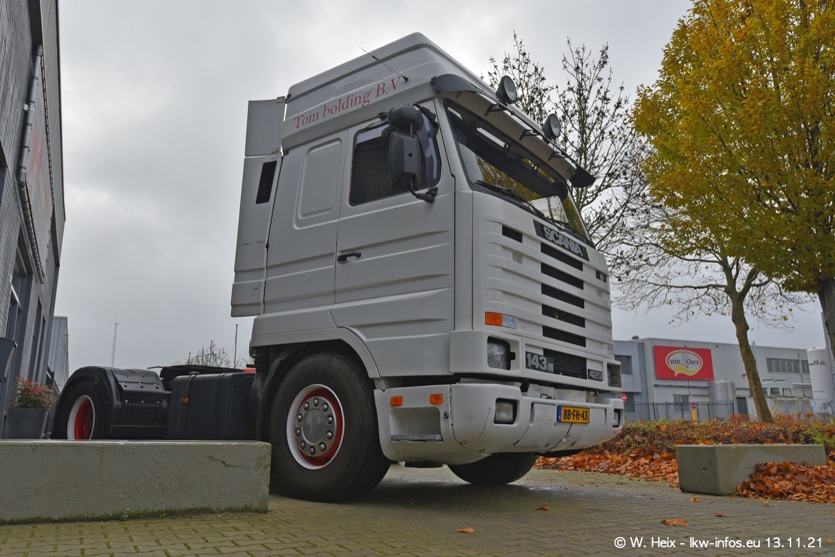 20211113-Tom-Holding-00071.jpg 20211113-Tom-Holding-00071.jpg