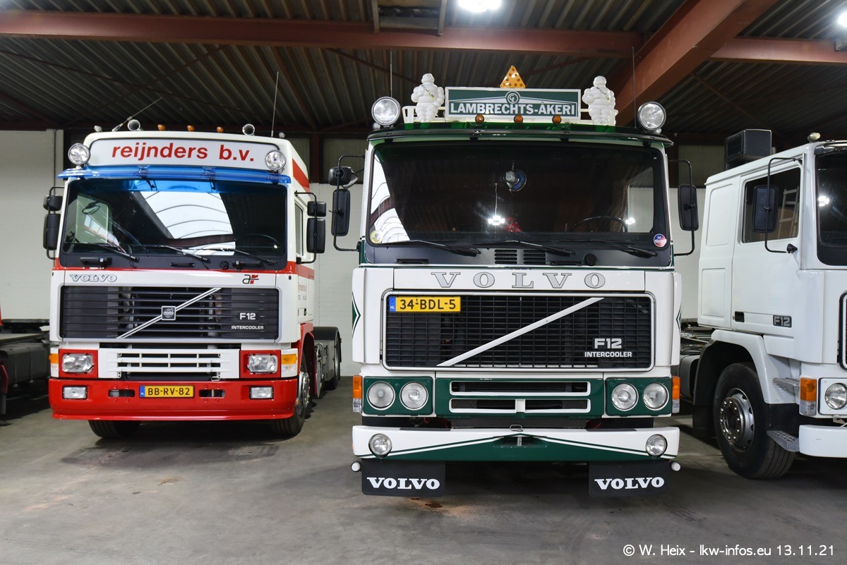 20211113-Tom-Holding-00158.jpg 20211113-Tom-Holding-00158.jpg