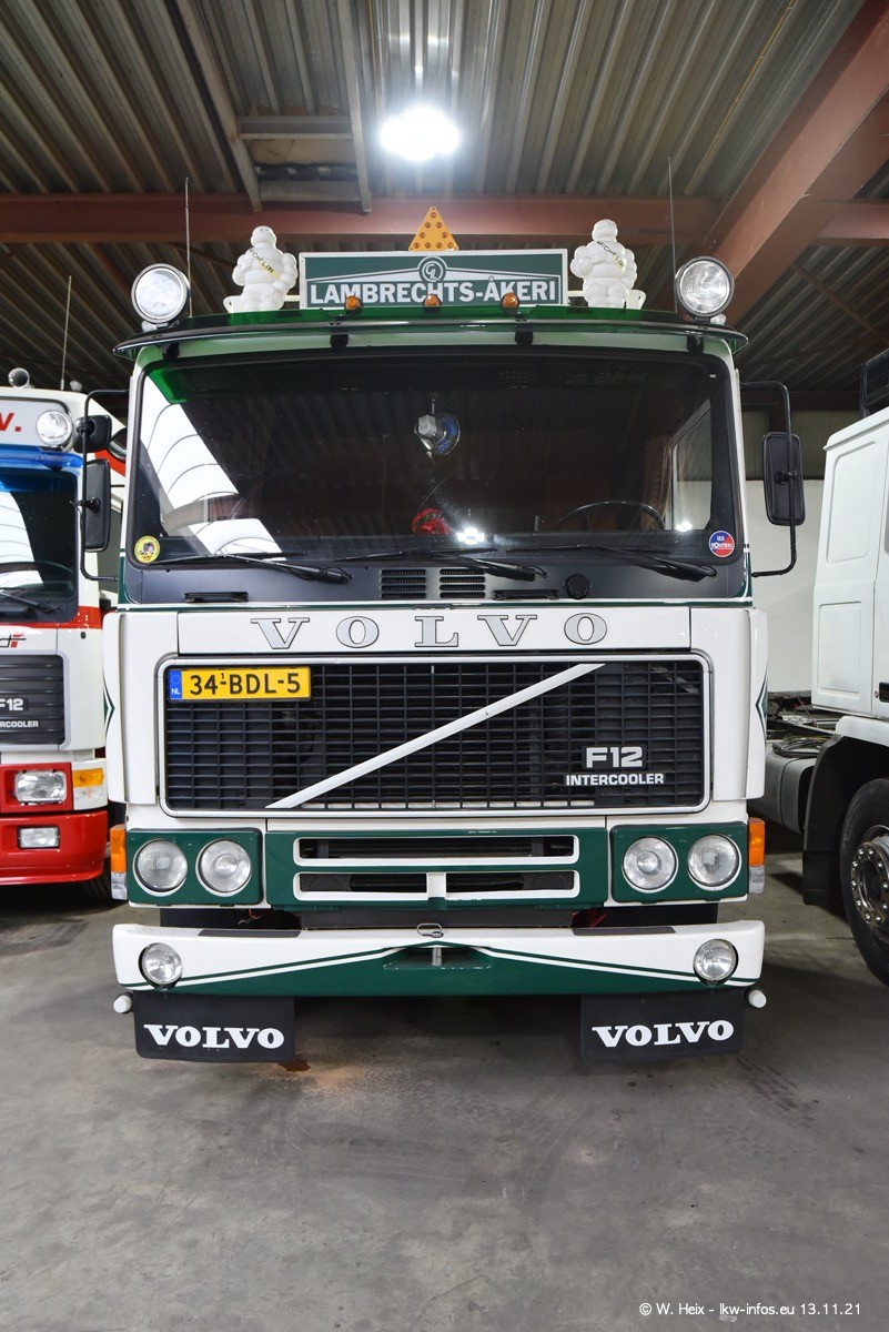 20211113-Tom-Holding-00159.jpg 20211113-Tom-Holding-00159.jpg