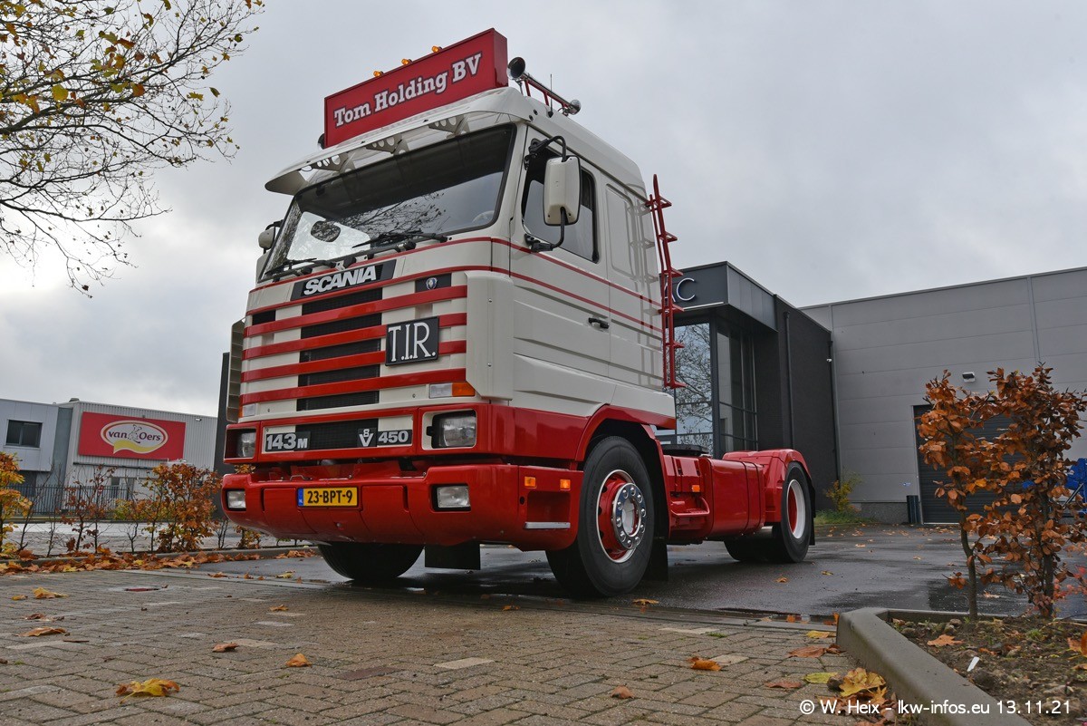 20211113-Tom-Holding-00224.jpg 20211113-Tom-Holding-00224.jpg