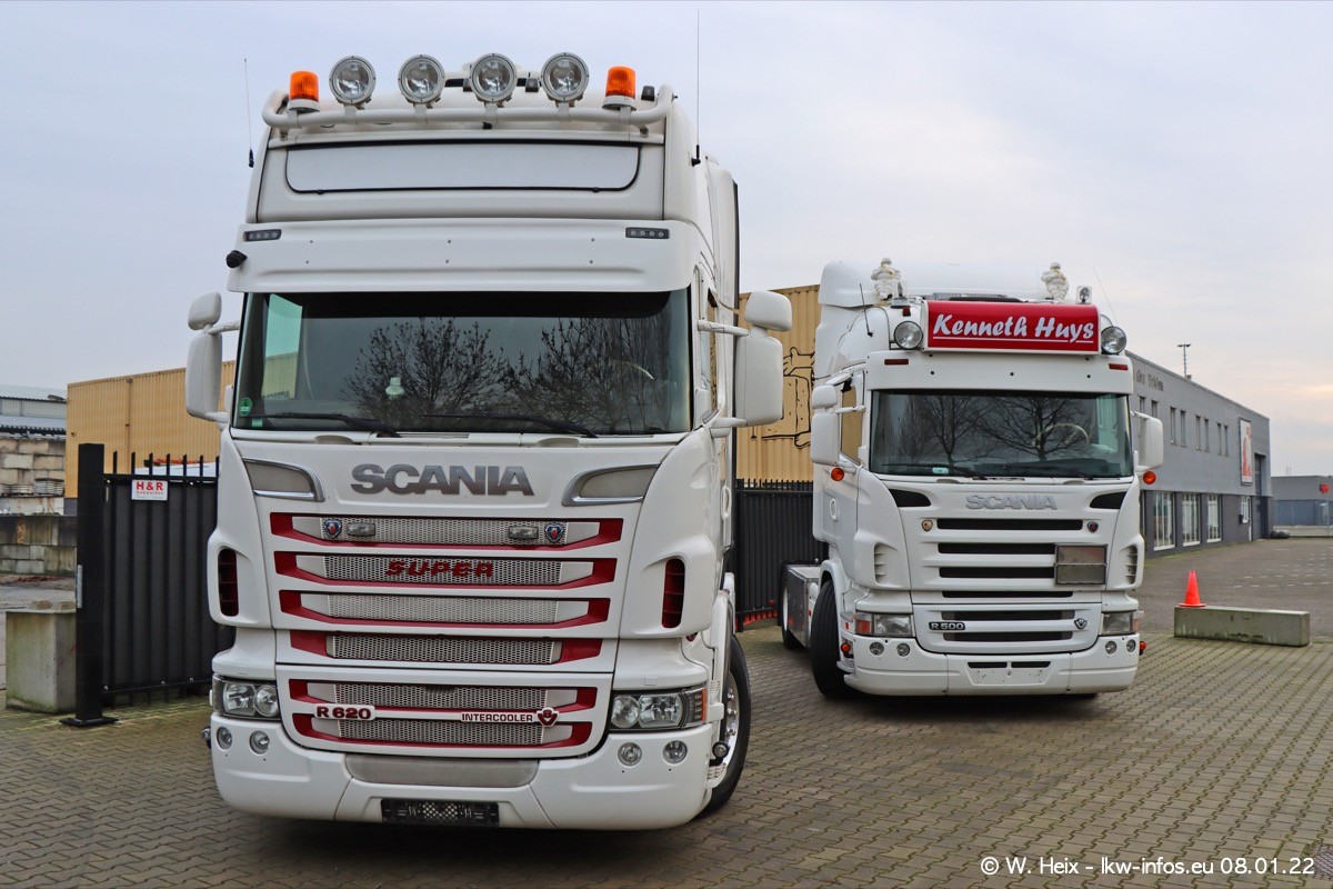 202201098-Tom-Holding-00009.jpg 202201098-Tom-Holding-00009.jpg