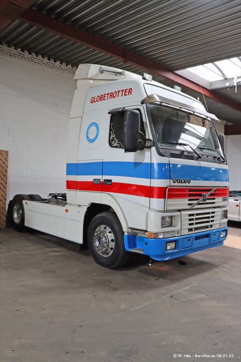 202201098-Tom-Holding-00119.jpg 202201098-Tom-Holding-00119.jpg