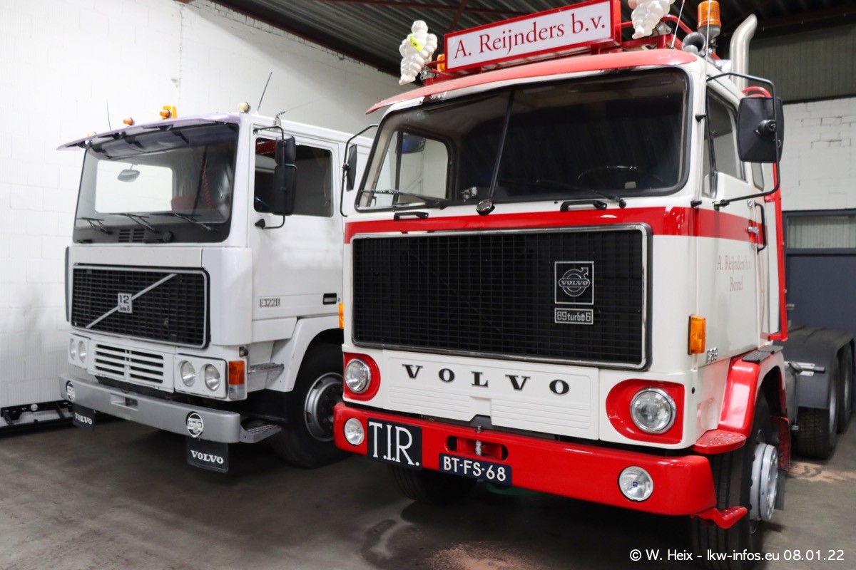 202201098-Tom-Holding-00154.jpg 202201098-Tom-Holding-00154.jpg