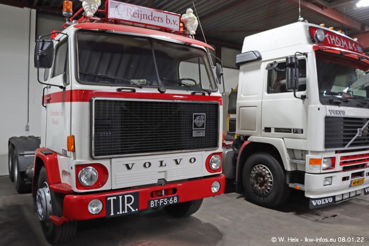 202201098-Tom-Holding-00157.jpg 202201098-Tom-Holding-00157.jpg