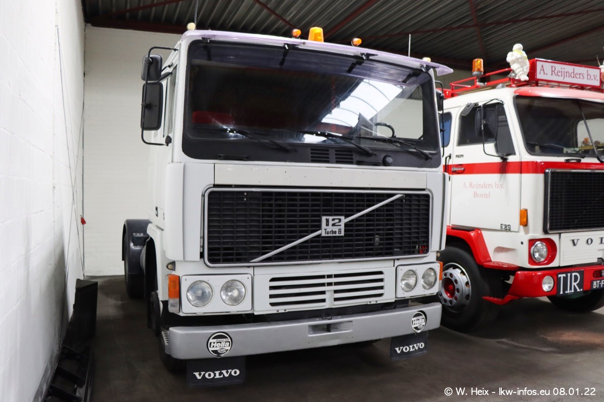 202201098-Tom-Holding-00160.jpg 202201098-Tom-Holding-00160.jpg