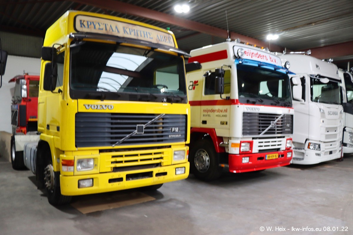 202201098-Tom-Holding-00184.jpg 202201098-Tom-Holding-00184.jpg