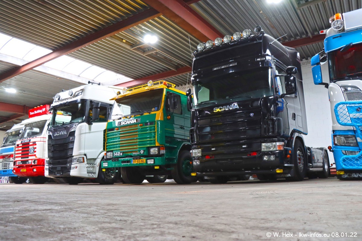 202201098-Tom-Holding-00290.jpg 202201098-Tom-Holding-00290.jpg