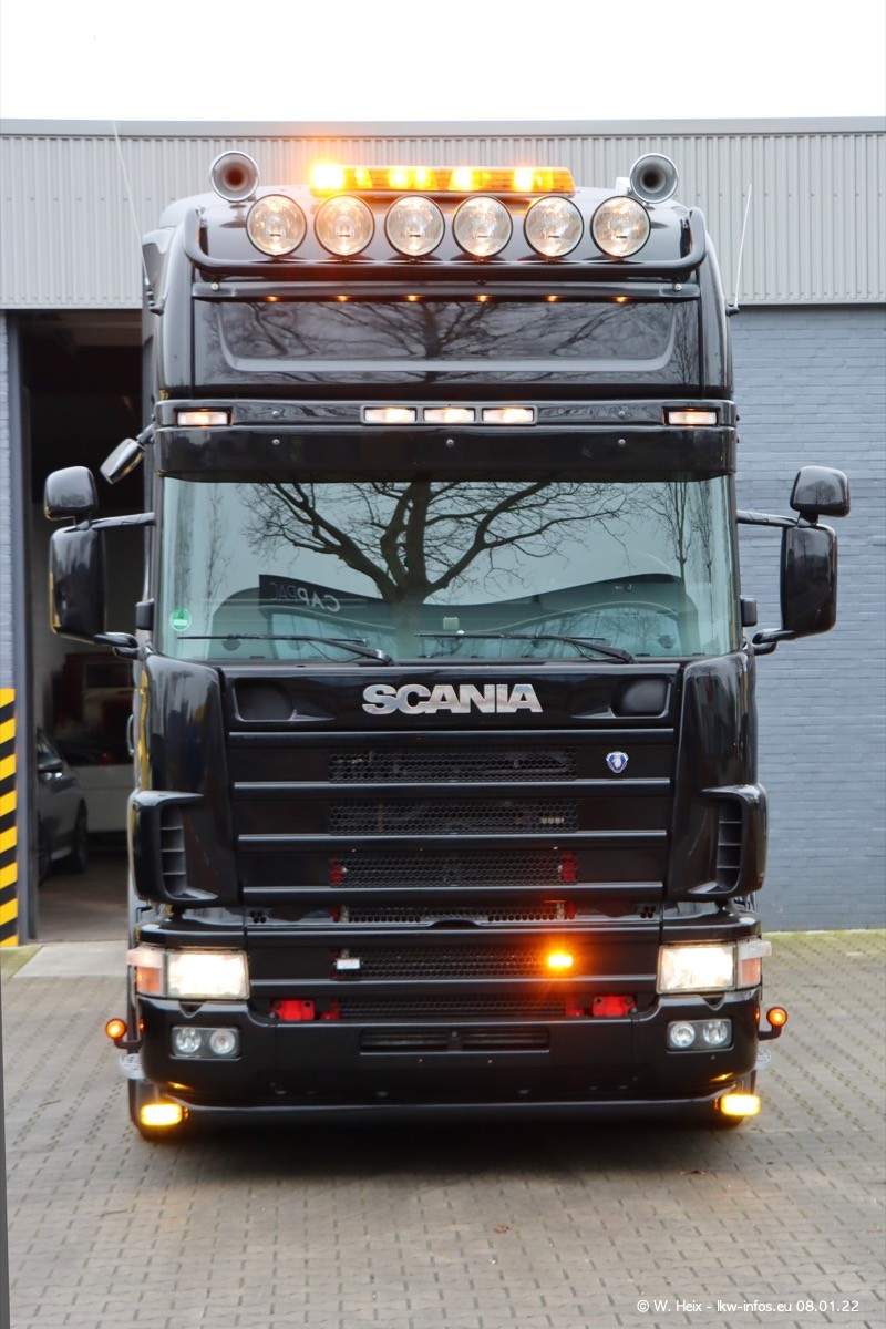 202201098-Tom-Holding-00299.jpg 202201098-Tom-Holding-00299.jpg