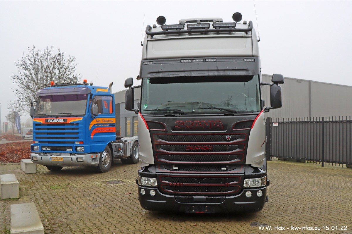 202201015-Tom-Holding-00008.jpg 202201015-Tom-Holding-00008.jpg