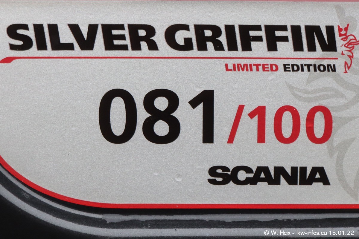 202201015-Tom-Holding-00017.jpg 202201015-Tom-Holding-00017.jpg