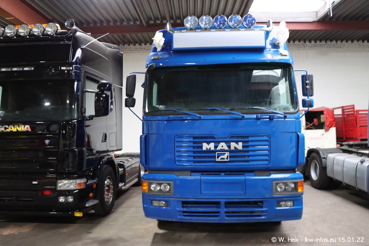 202201015-Tom-Holding-00073.jpg 202201015-Tom-Holding-00073.jpg