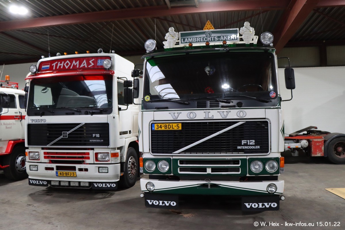 202201015-Tom-Holding-00100.jpg 202201015-Tom-Holding-00100.jpg