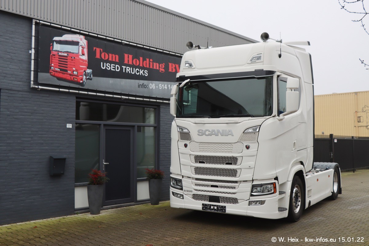 202201015-Tom-Holding-00113.jpg 202201015-Tom-Holding-00113.jpg