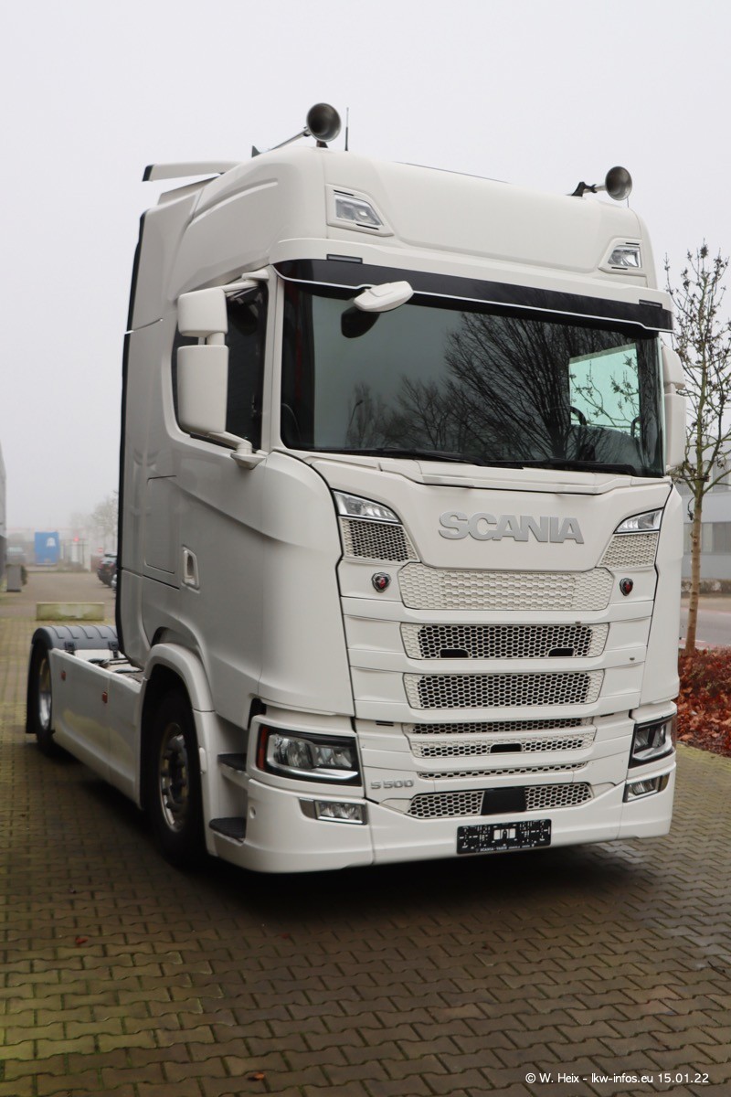 202201015-Tom-Holding-00118.jpg 202201015-Tom-Holding-00118.jpg