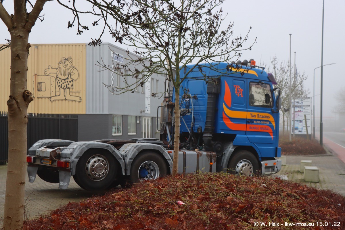 202201015-Tom-Holding-00119.jpg 202201015-Tom-Holding-00119.jpg