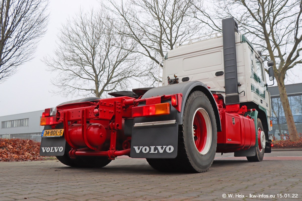 202201015-Tom-Holding-00131.jpg 202201015-Tom-Holding-00131.jpg