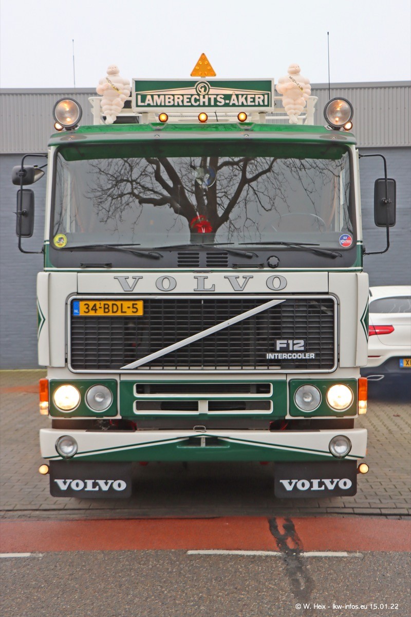 202201015-Tom-Holding-00144.jpg 202201015-Tom-Holding-00144.jpg