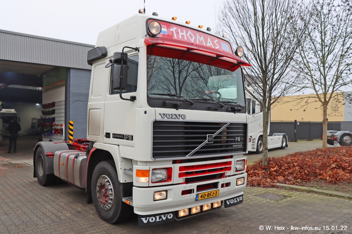 202201015-Tom-Holding-00150.jpg 202201015-Tom-Holding-00150.jpg