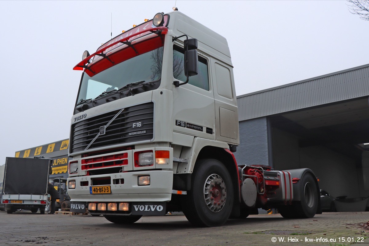 202201015-Tom-Holding-00155.jpg 202201015-Tom-Holding-00155.jpg