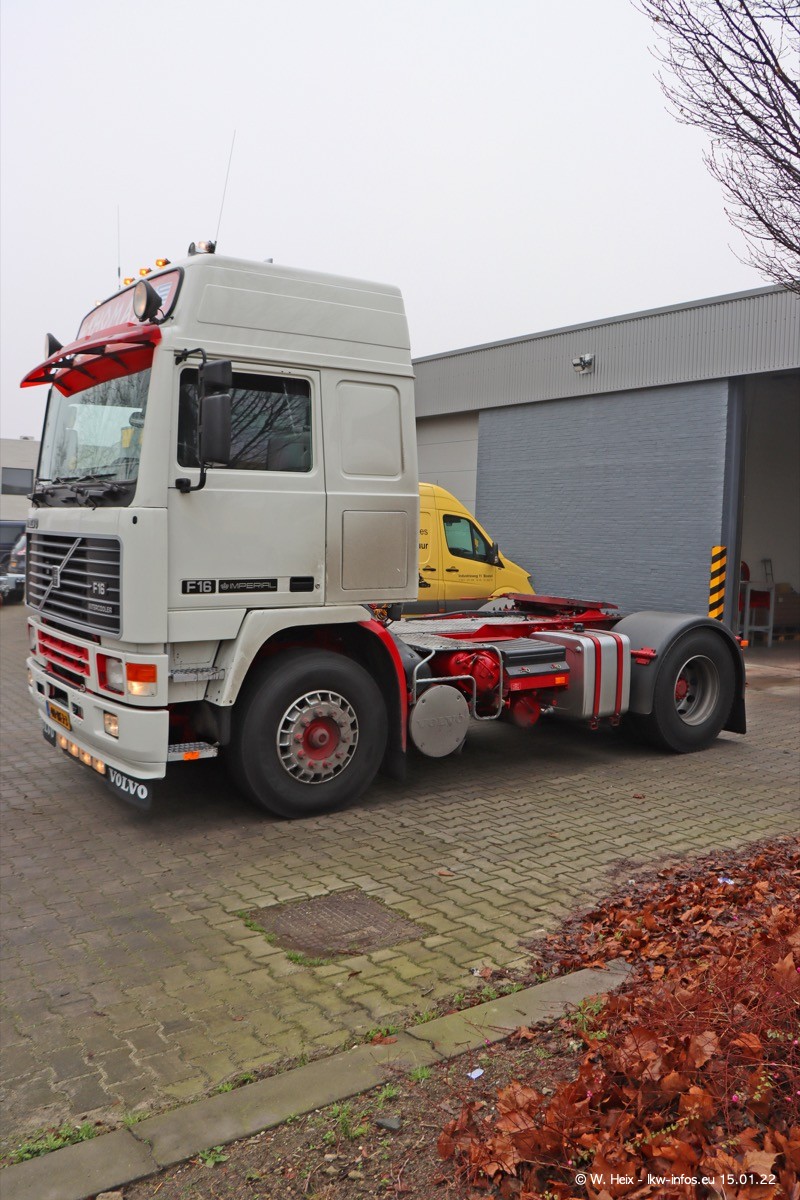 202201015-Tom-Holding-00158.jpg 202201015-Tom-Holding-00158.jpg