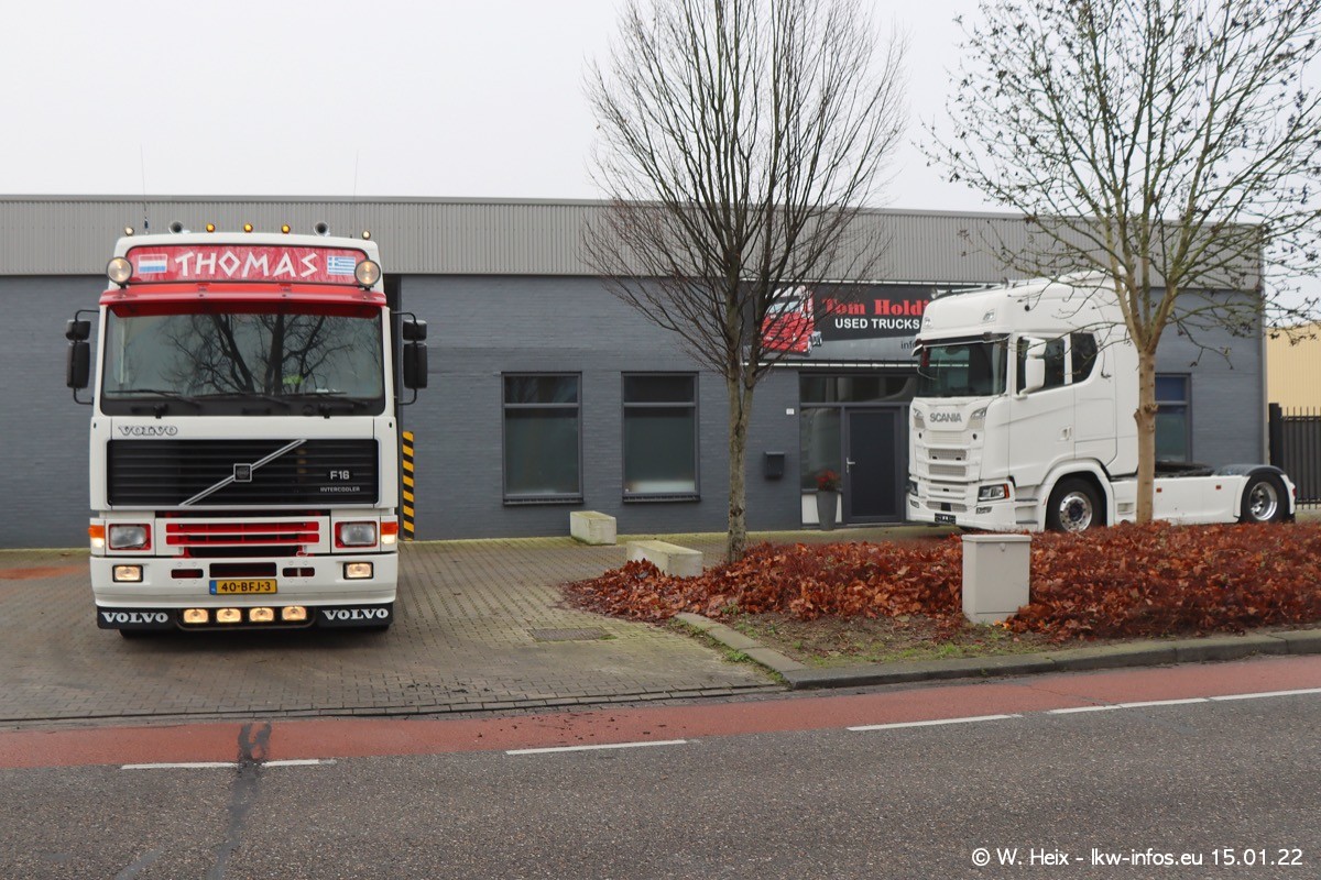 202201015-Tom-Holding-00159.jpg 202201015-Tom-Holding-00159.jpg