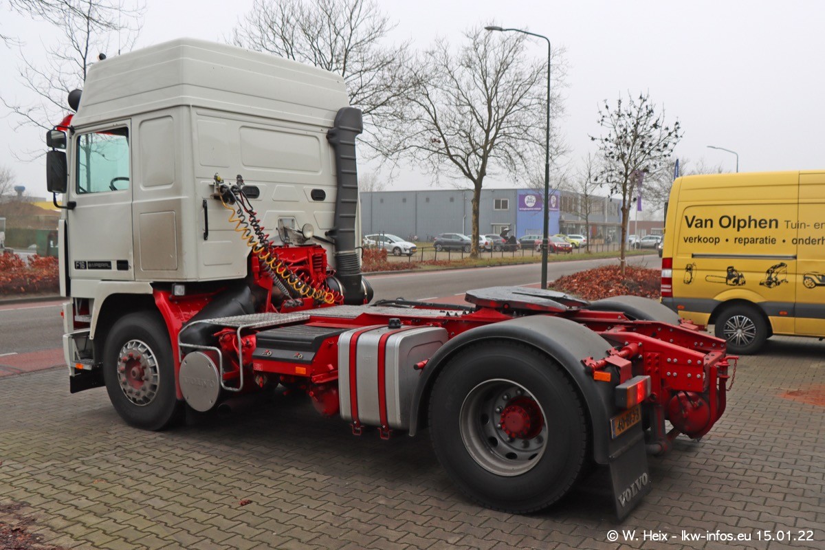 202201015-Tom-Holding-00162.jpg 202201015-Tom-Holding-00162.jpg