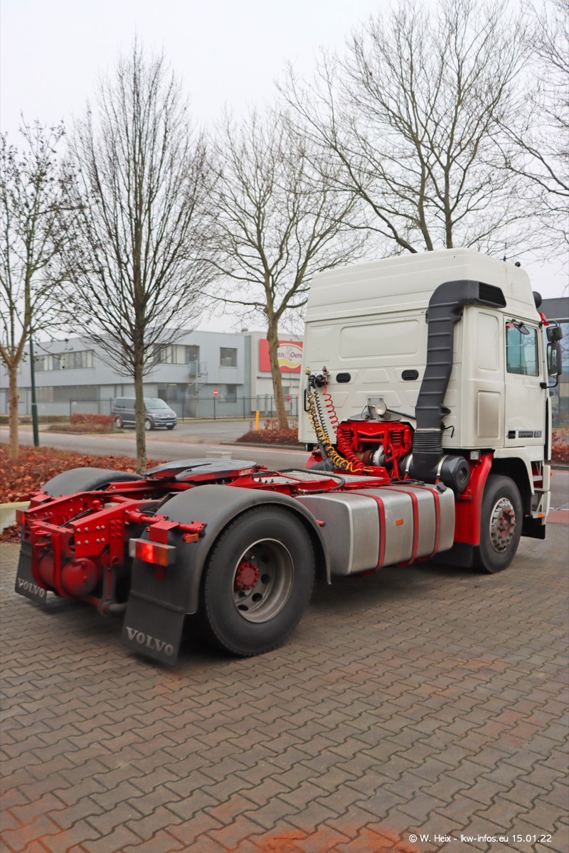 202201015-Tom-Holding-00168.jpg 202201015-Tom-Holding-00168.jpg