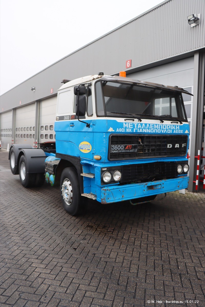 202201015-Tom-Holding-00170.jpg 202201015-Tom-Holding-00170.jpg