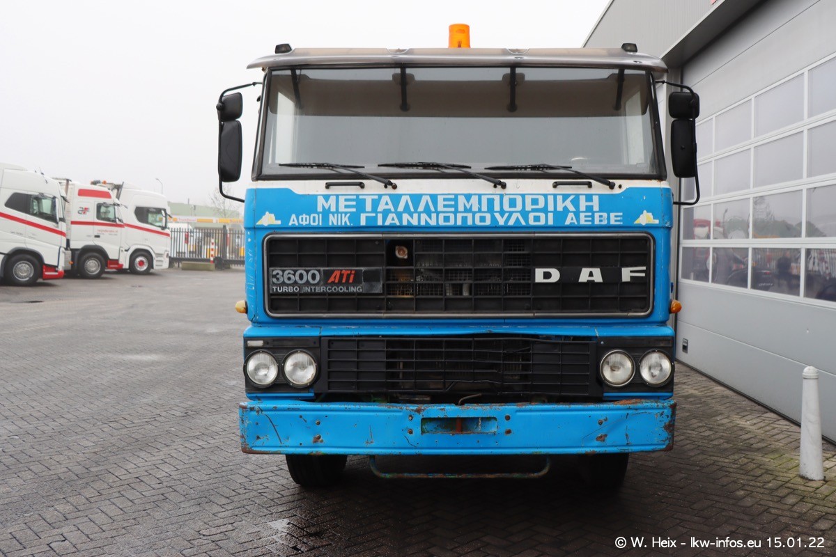 202201015-Tom-Holding-00172.jpg 202201015-Tom-Holding-00172.jpg