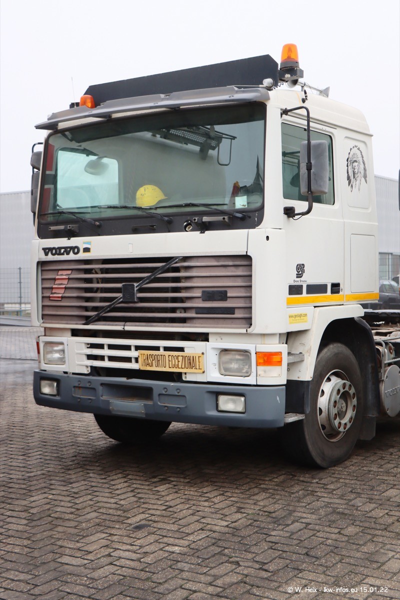 202201015-Tom-Holding-00185.jpg 202201015-Tom-Holding-00185.jpg