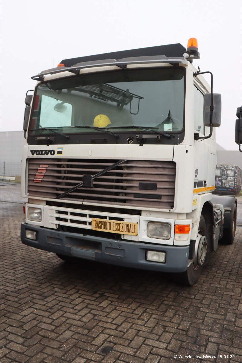 202201015-Tom-Holding-00189.jpg 202201015-Tom-Holding-00189.jpg