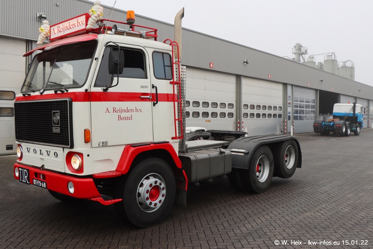 202201015-Tom-Holding-00192.jpg 202201015-Tom-Holding-00192.jpg