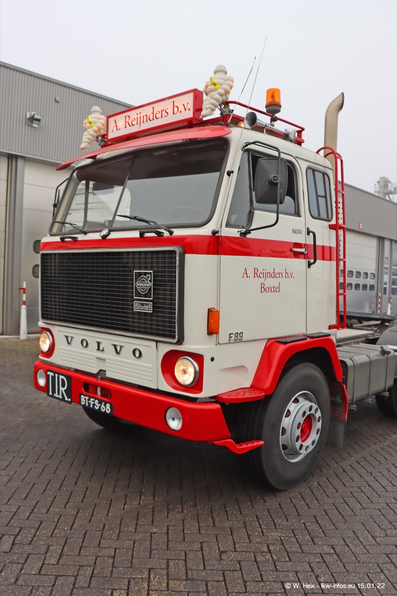 202201015-Tom-Holding-00197.jpg 202201015-Tom-Holding-00197.jpg