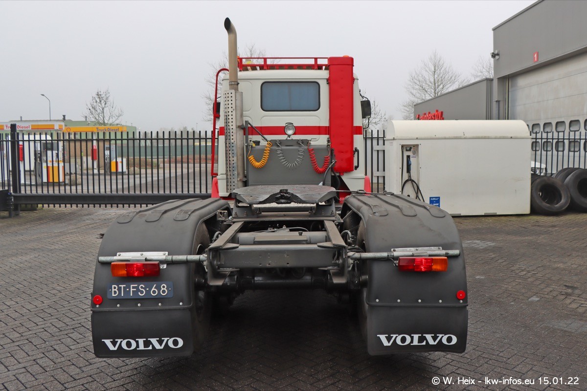 202201015-Tom-Holding-00206.jpg 202201015-Tom-Holding-00206.jpg