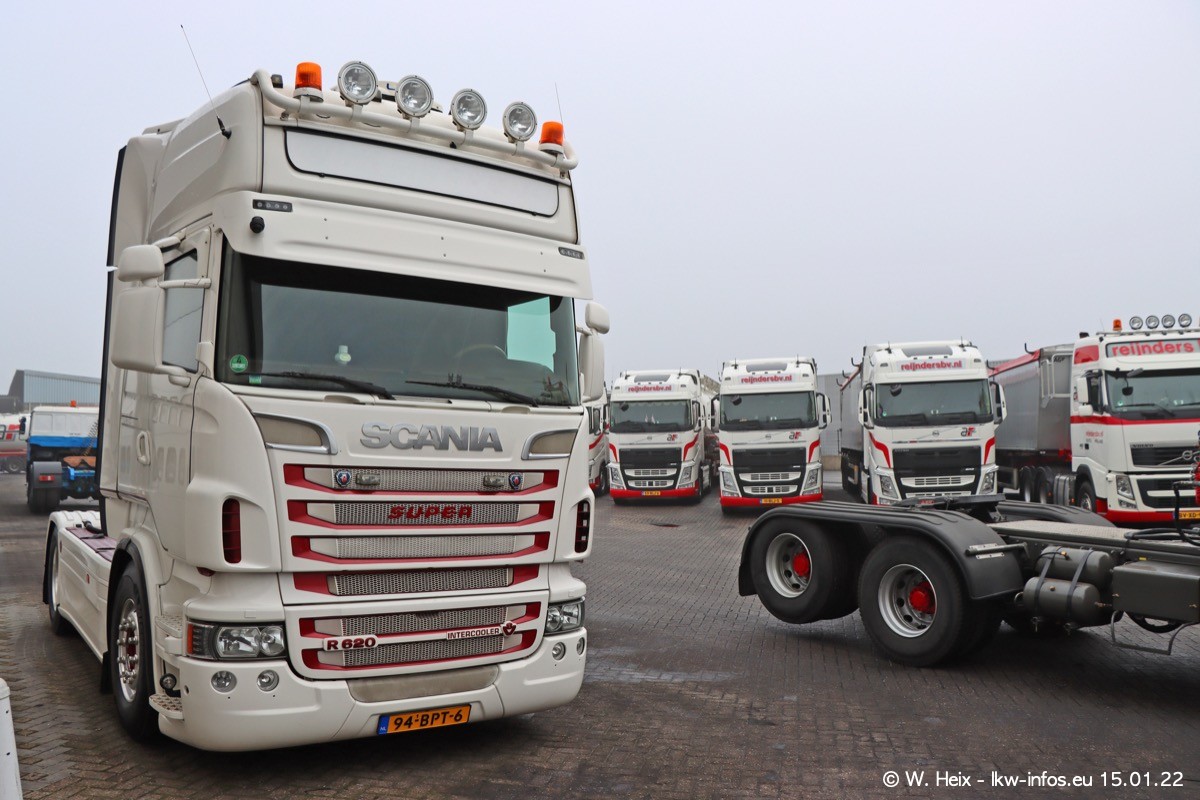 202201015-Tom-Holding-00217.jpg 202201015-Tom-Holding-00217.jpg