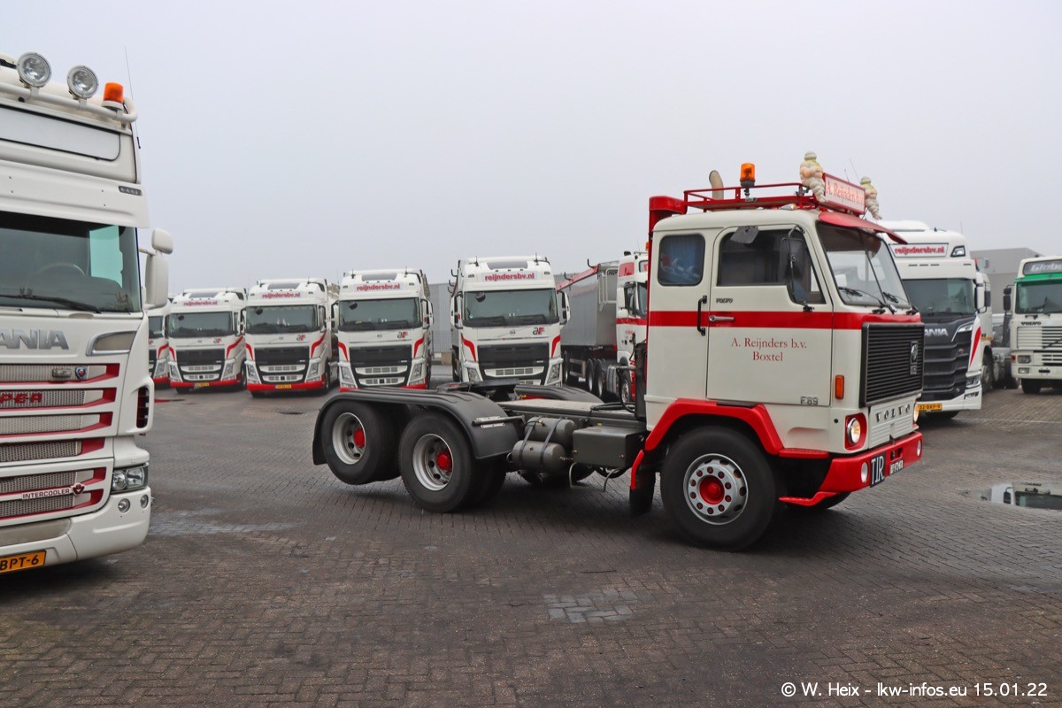 202201015-Tom-Holding-00220.jpg 202201015-Tom-Holding-00220.jpg